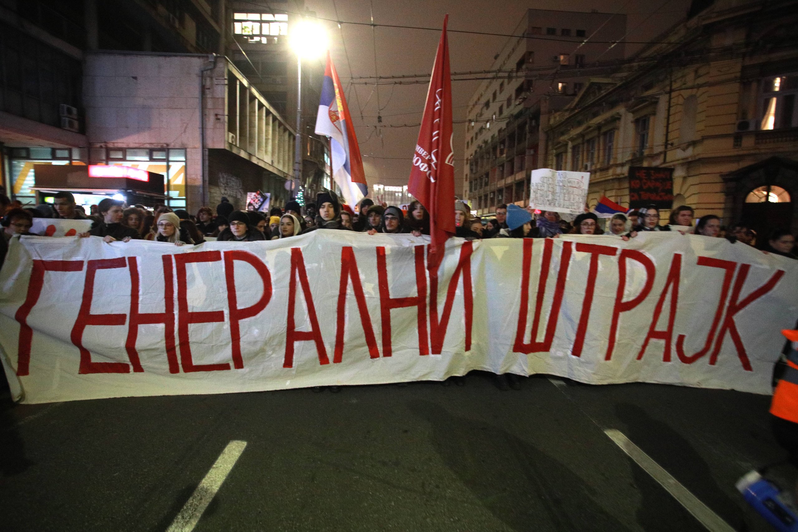 (FOTO) Protest ispred RTS-a 'Naše pravo da znamo sve' u slikama 9 (FOTO) Protest ispred RTS-a 'Naše pravo da znamo sve' u slikama 9