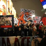 Održan protest studenata i građana ispred RTS-a: Uživo uključenje u Dnevnik i "sendvič" za Bujoševića (VIDEO, FOTO) 7