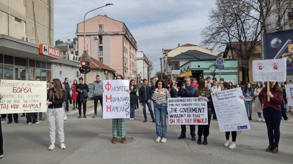 Na nezakonje se odgovara otporom: Kragujevčani i danas na poziv studenata blokirali Raskrsnicu "kod Uzora" 1