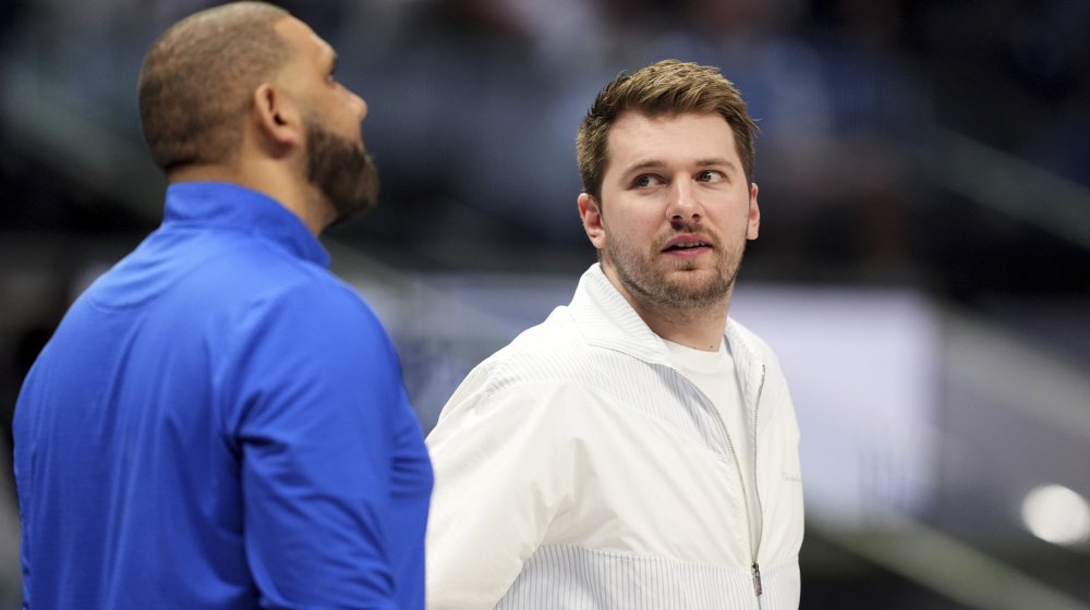 Luka Dončić proslavio pobedu Zvezde nad Monakom: Slovenac se obukao u crveno-belo pre meča sa Oklahomom (VIDEO, FOTO) 1