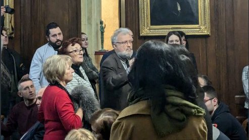 Studenti izbačeni iz Matice srpske kada su pokušali da izrecituju pesmu (VIDEO) 1