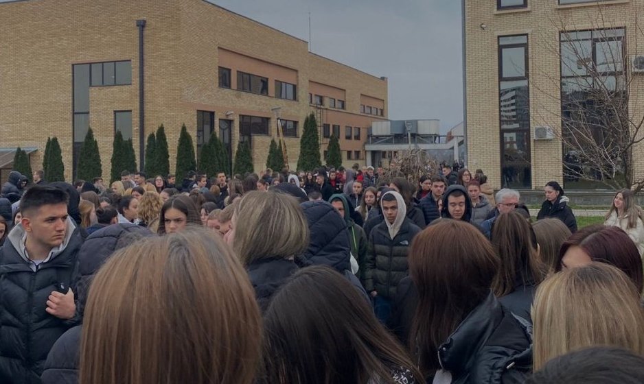 Obustava rada u Prvoj i Drugoj kragujevačkoj gimnaziji kao i više osnovnih škola 1