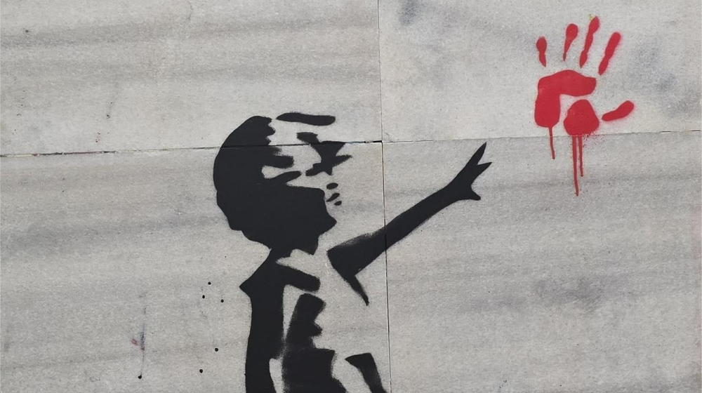 Povodom izložbe Benksi u Beogradu: Devojčica sa „krvavim“ dlanom 1
