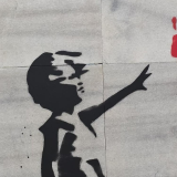 Povodom izložbe Benksi u Beogradu: Devojčica sa „krvavim“ dlanom 3