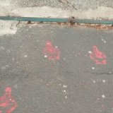 Školska dvorišta iscrtana grafitima sa srednjim prstom 9