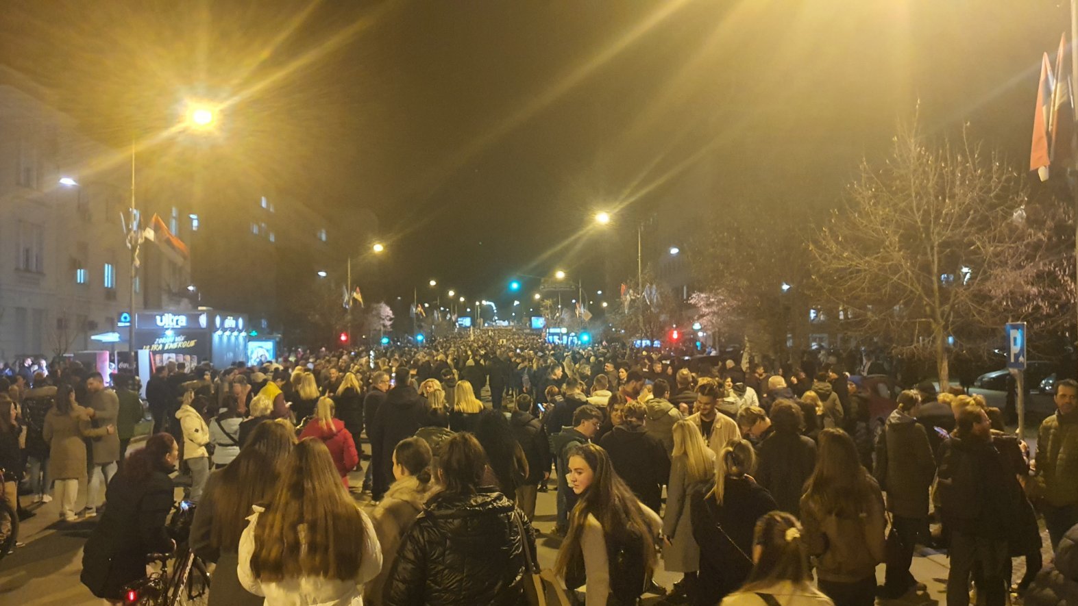 Studenti iz Beograda peške stigli u Novi Sad, odali poštu nastradalima: Noć će provesti na fakultetima, skup protekao bez incidenata (FOTO, VIDEO) 8