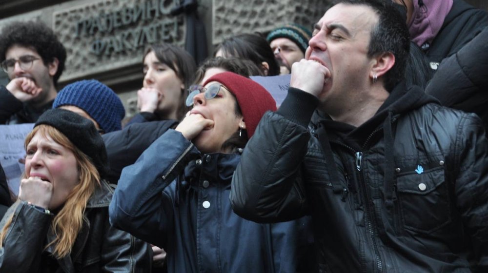Performans Hor mumlača: Iz te tišine, svaki glas traži svoju snagu (FOTO, VIDEO) 1
