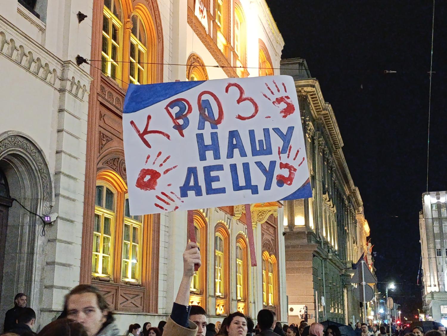Završen protest na Studentskom trgu u Beogradu zbog napada na studente u Novom Sadu (FOTO/VIDEO) 4