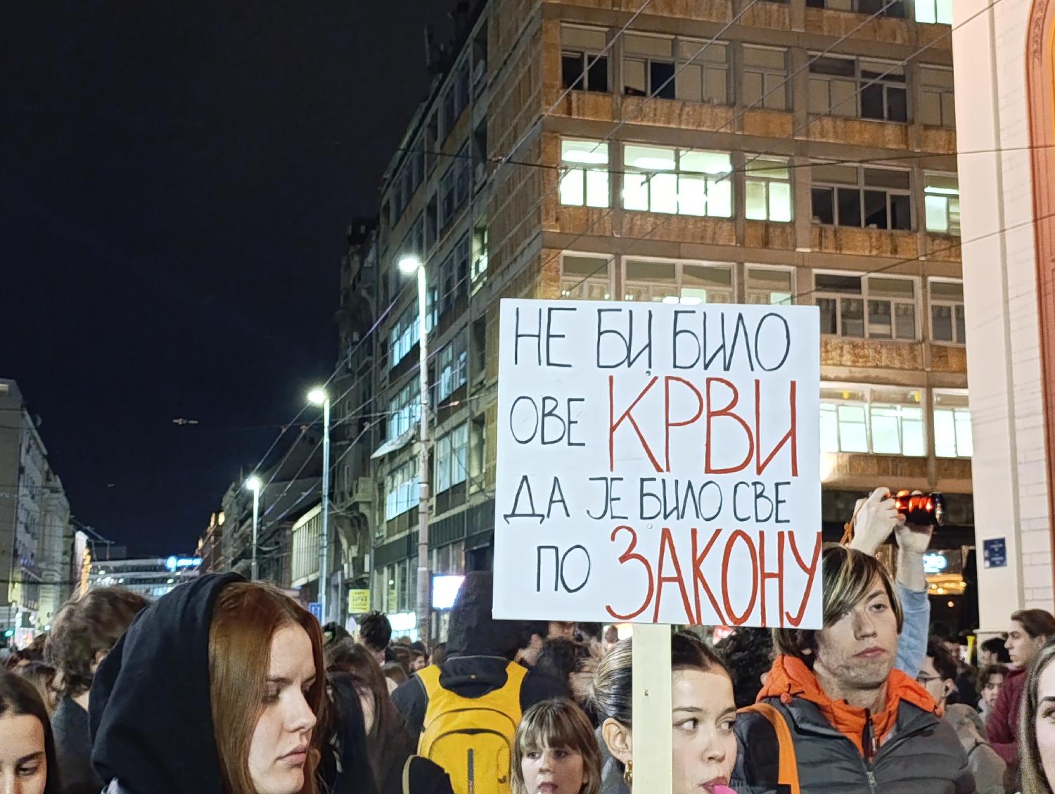 Završen protest na Studentskom trgu u Beogradu zbog napada na studente u Novom Sadu (FOTO/VIDEO) 3
