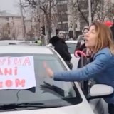 Incident na Trošarini: Kolima pokušao da probije blokadu (VIDEO) 4