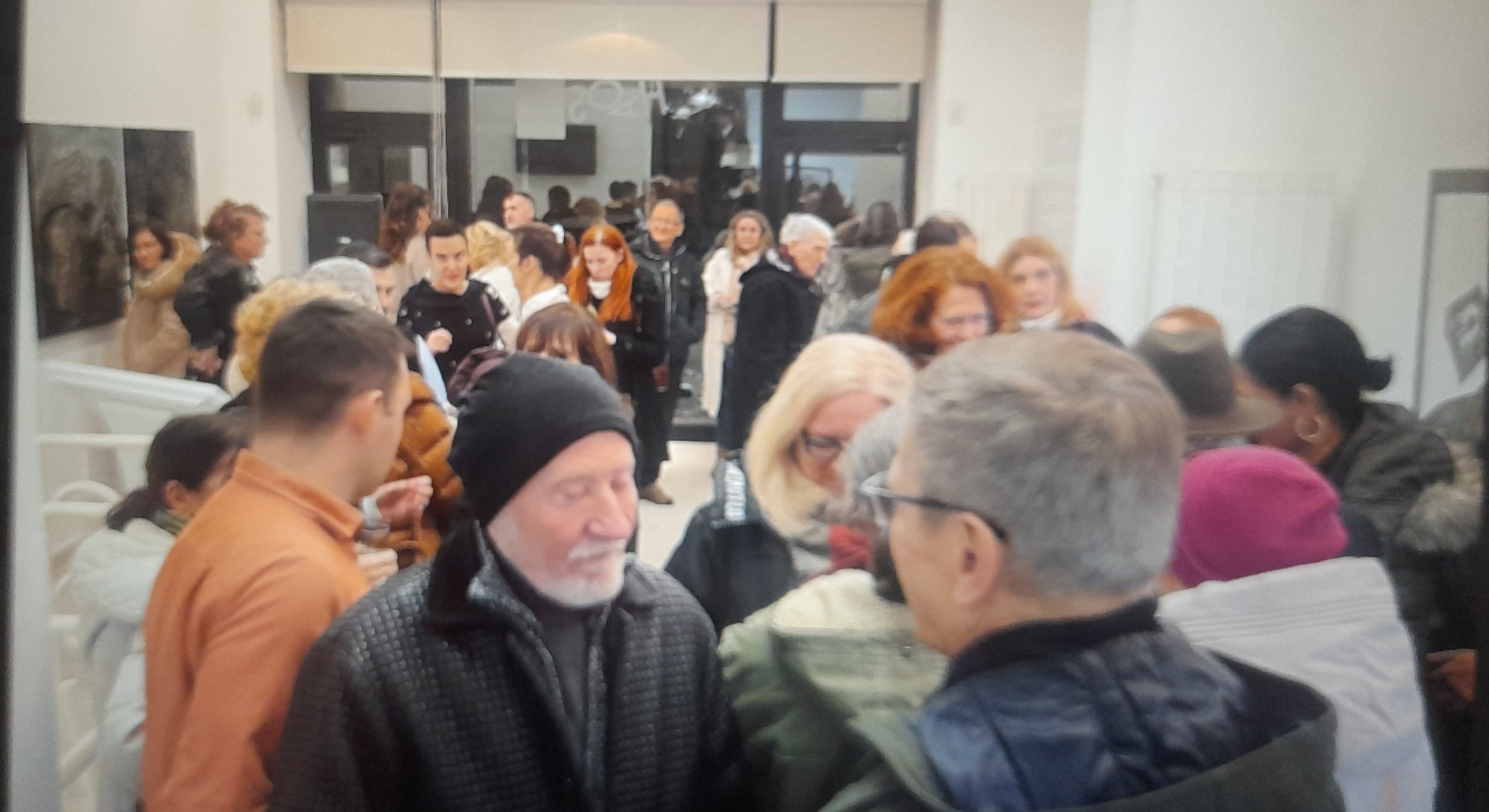 Otpor je naša dužnost u kriminalnom režimu: U Galeriji Haos otvorena izložba posvećena stradalima u Novom Sadu i studentima koji trpe nasilje 3 Otpor je naša dužnost u kriminalnom režimu: U Galeriji Haos otvorena izložba posvećena stradalima u Novom Sadu i studentima koji trpe nasilje 3