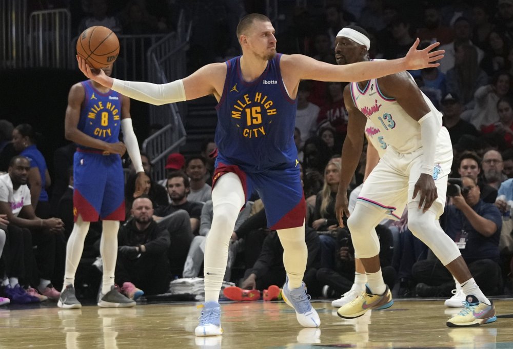 Jokić se oporavio od povrede, Denver pobedio: Novi tripl dabl najboljeg košarkaša na svetu 2 Jokić se oporavio od povrede, Denver pobedio: Novi tripl dabl najboljeg košarkaša na svetu 2