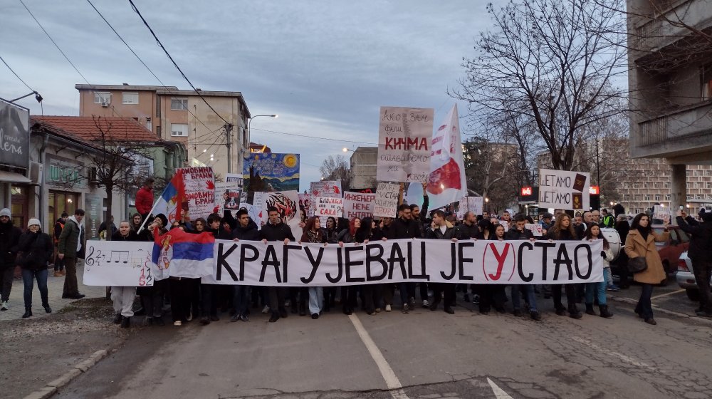 "Kragujevac je ponovo izronio iz tame, osvetlili su ga neki novi klinci, ali jesmo li se zaista razumeli" 1