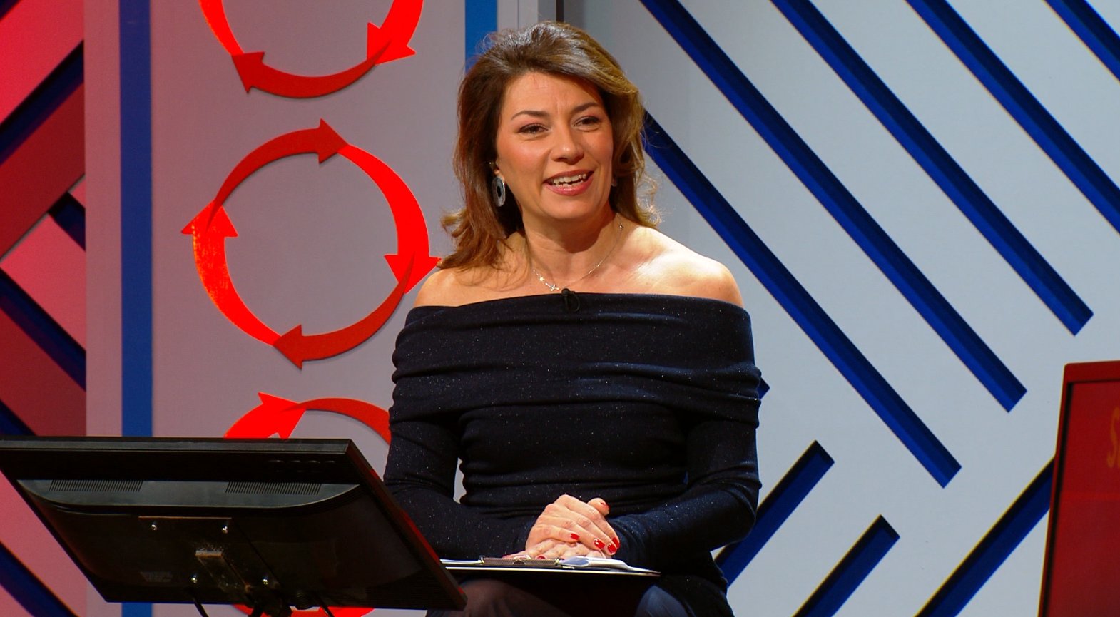 U prazničnim epizodama kviza „Totalni obrt“ studenti prikupili novac za ranjene u Novom Sadu 3 U prazničnim epizodama kviza „Totalni obrt“ studenti prikupili novac za ranjene u Novom Sadu 2