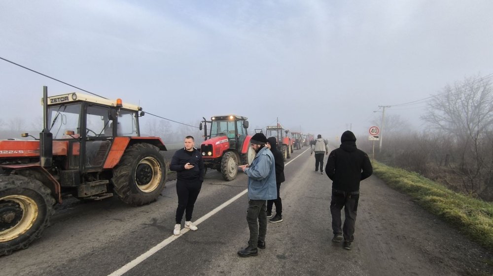 Mala studentsko-paorska diverzija: Kako su traktori probili blokadu i ušli u Novi Sad? 1