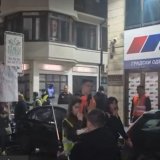 U Kraljevu održan protest, kordon policije primećen kod prostorija SNS 12