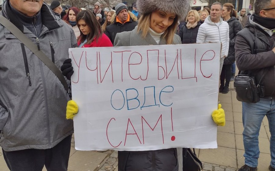 U Kragujevcu trenutno u obustavi nastave više od 500 nastavnika u školama koje pohađa 7.000 učenika 1