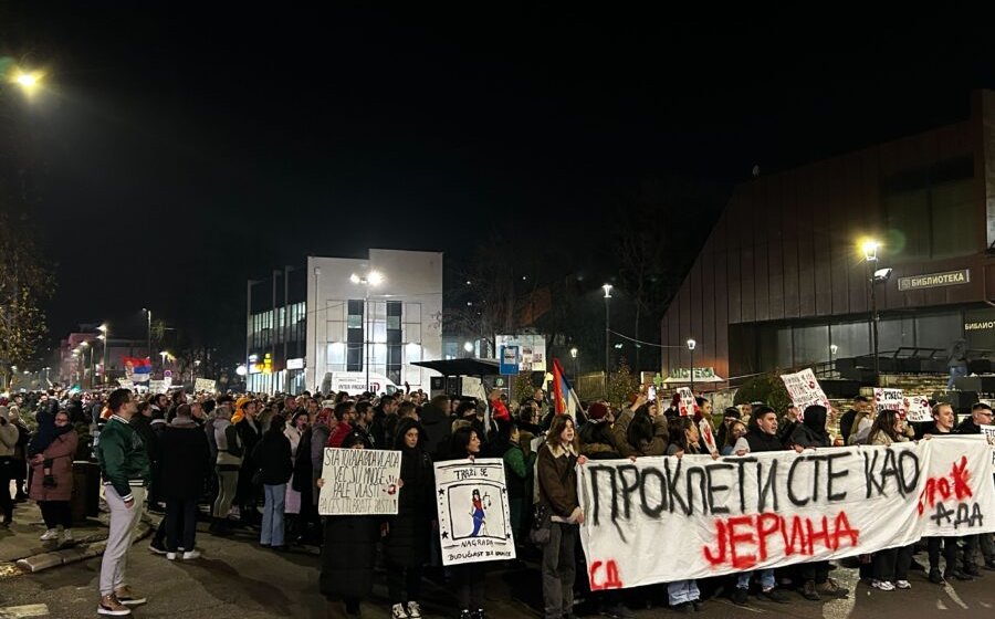 Građani Smedereva protestovali dok je Vučić držao govor u hali 1