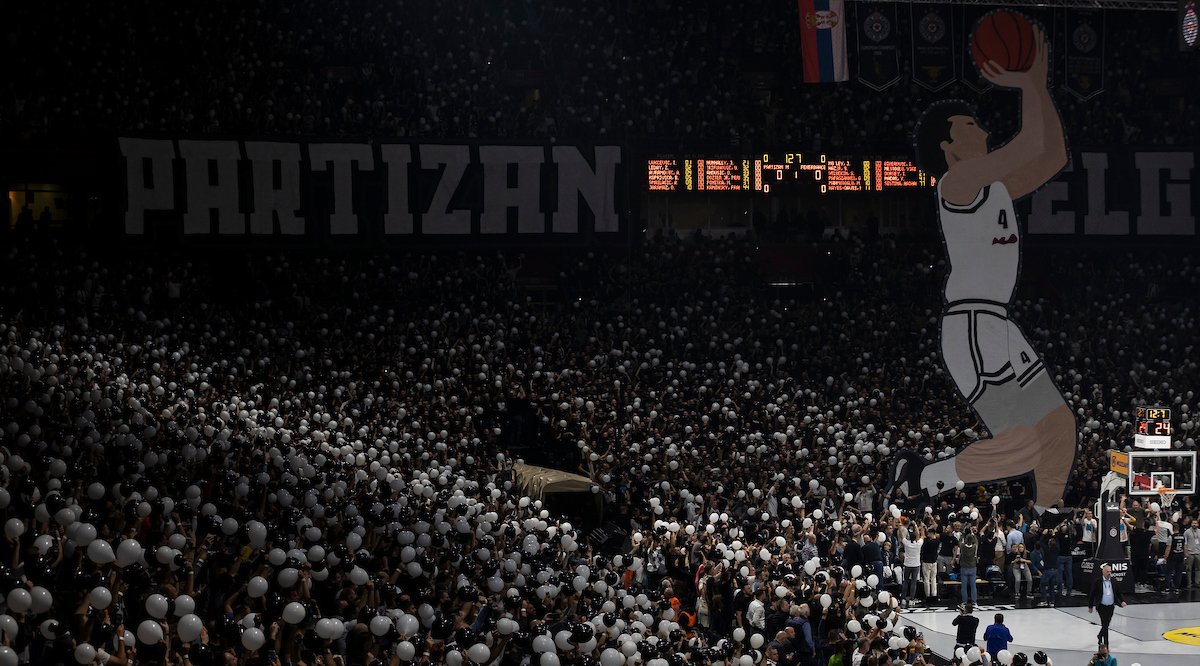 Legendarni košarkaš Partizana uz crno-bele, prisustvovao treningu pred utakmicu sa Zvezdom 2