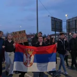 "Ako gazite psihijatre ko će da vas leči?": Blokada izlaza Pančevačkog mosta (VIDEO, FOTO) 9