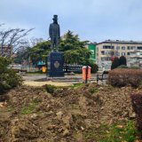 Ašanin (SSP): Ni tri meseca posle intervencije na vodovodnoj instalaciji lokalna vlast nije u stanju da sredi Trg Jovana Ristića u Kragujevcu 7