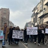 Zaječar u štrajku: Prosvetni radnici krenuli u protestnu šetnju 8