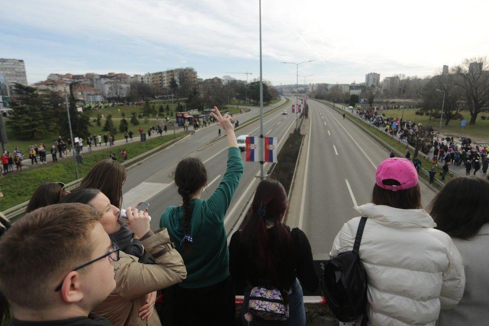 Studentska blokada Autokomande u Beogradu: 'Da institucije prorade' 13 studenti, blokada autokomande