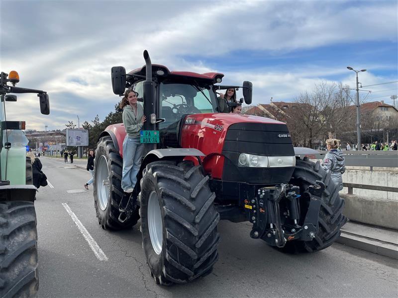 Studentska blokada Autokomande u Beogradu: 'Da institucije prorade' 4 traktori, studentske blokade, blokada Autokomande
