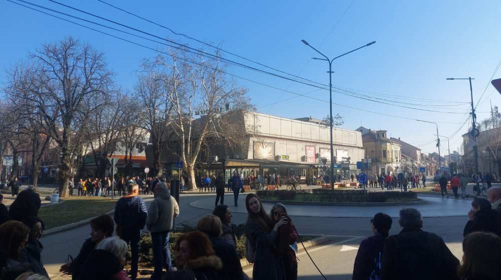 Zaječarci i danas odali poštu tragično nastradalima u padu nastrešnice 1