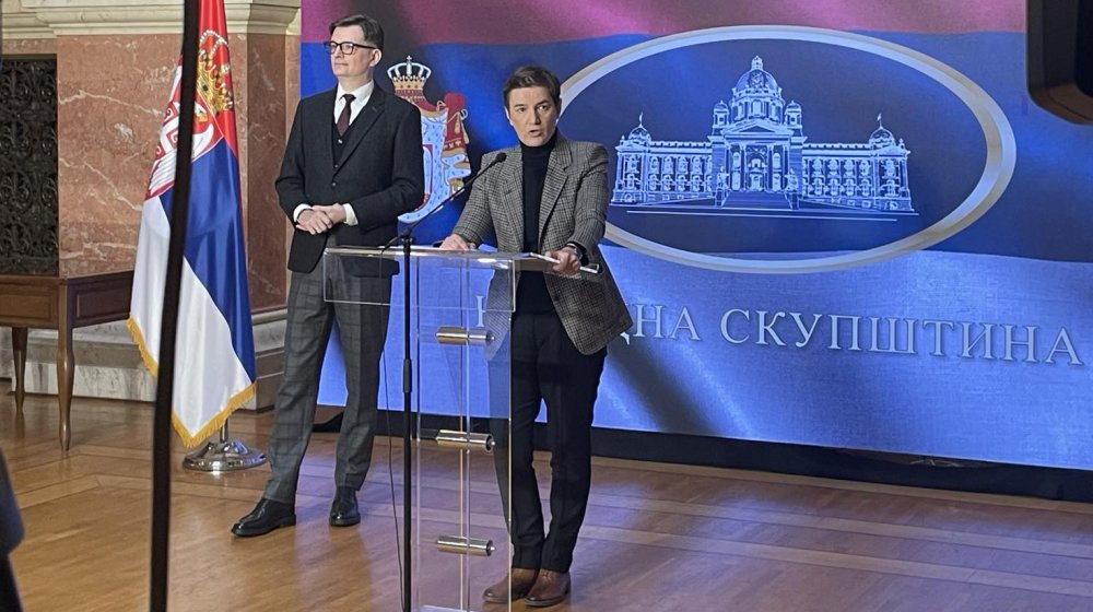 Ana Brnabić objavila da ima sto potpisa poslanika SNS za referendum o razrešenju Vučića 1