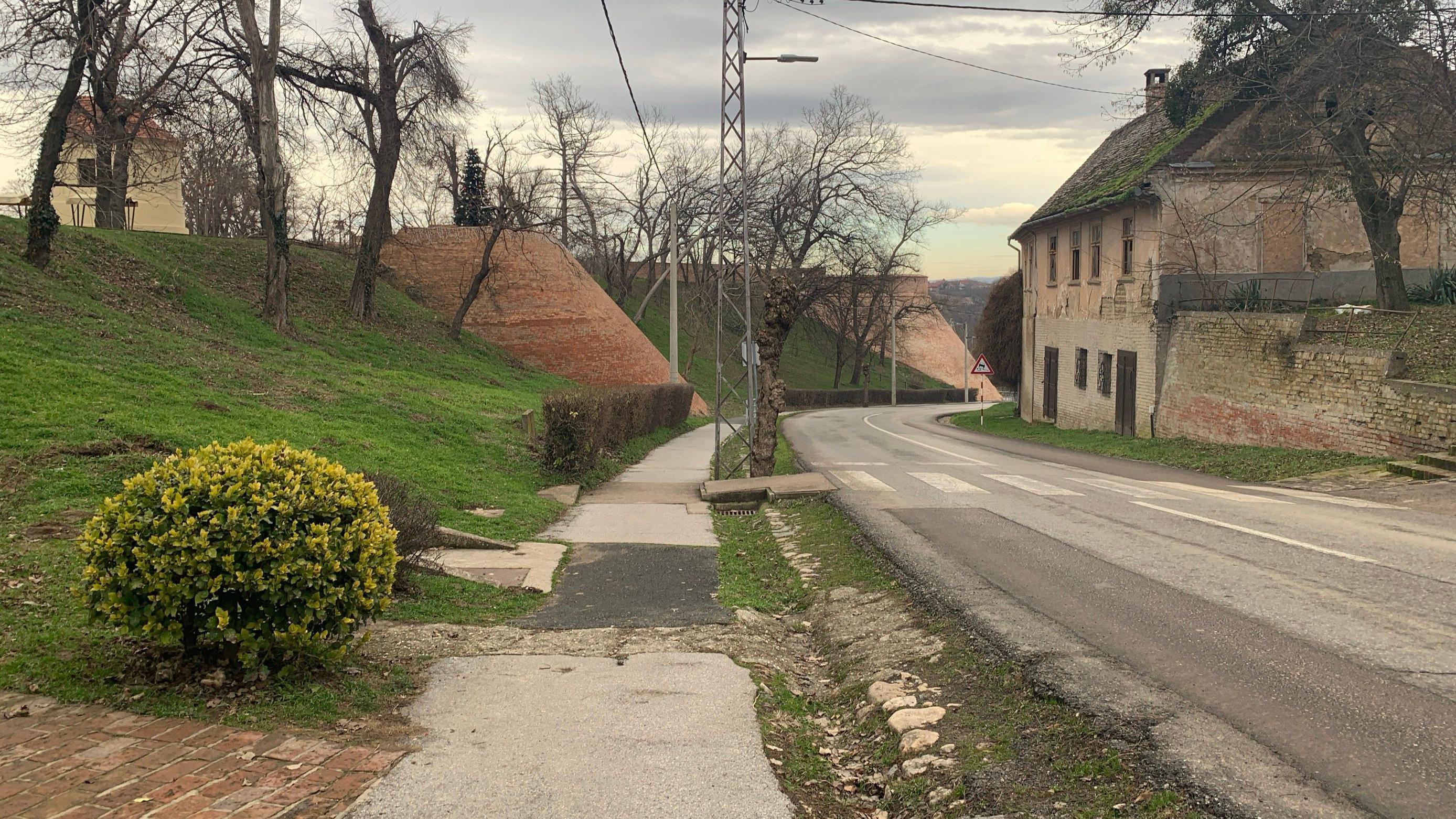 Šta za ispražnjenu Slavoniju znače predsednički izbori u Hrvatskoj 7 Ilok, glavna putanja, napuštene kuće