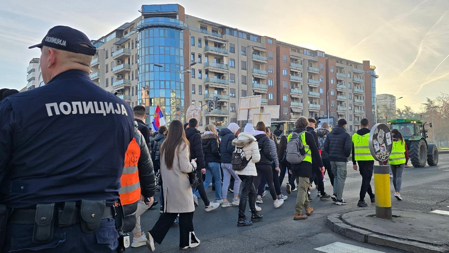 Studentska blokada Autokomande u Beogradu: 'Da institucije prorade' 35 Policija, studentski protest