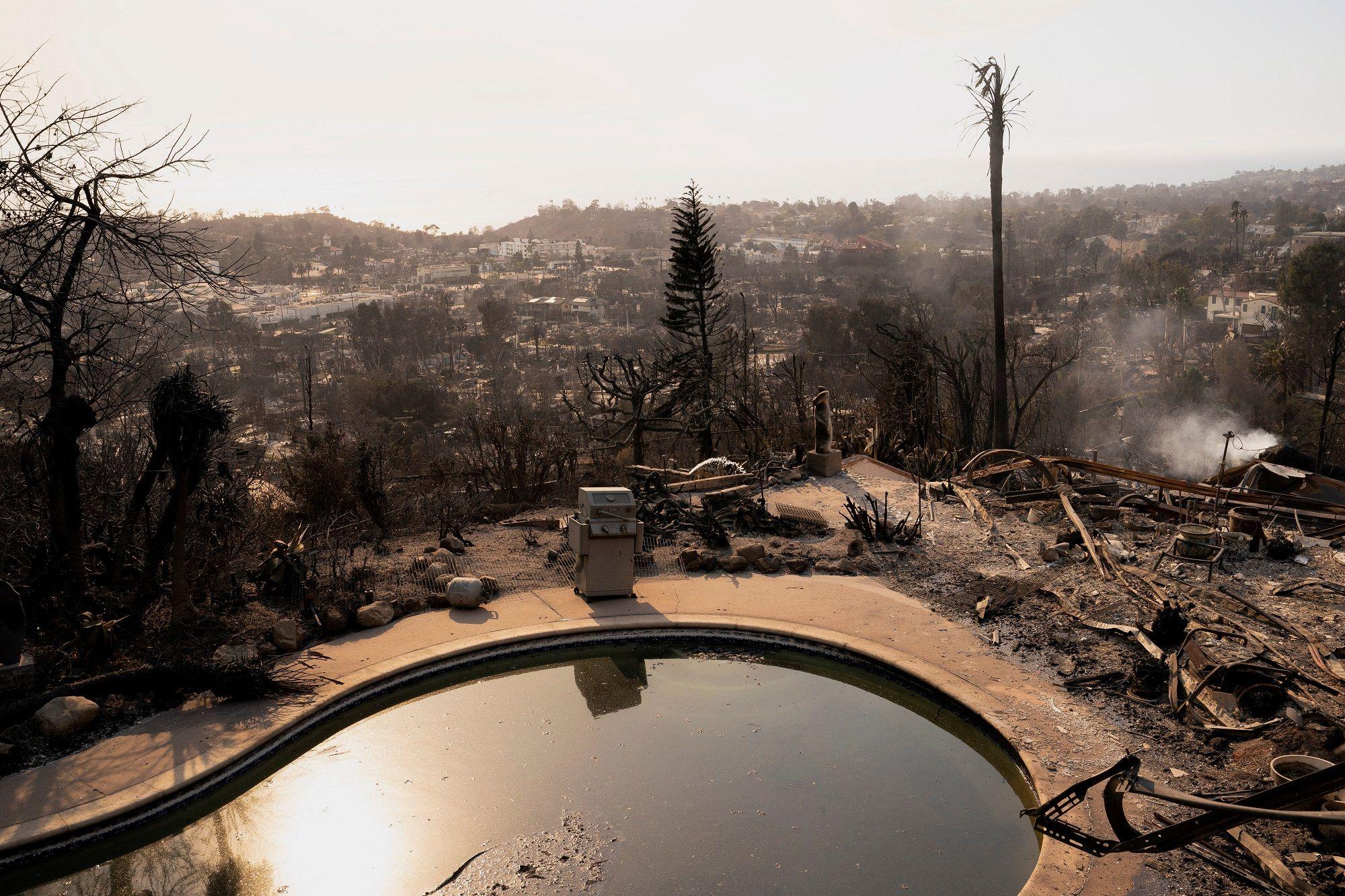 U fotografijama: Šta je ostalo iza požara u Los Anđelesu 7 Bazen i sve spaljeno oko njega