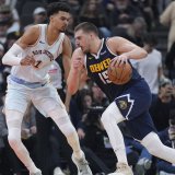 Nikola Jokić i Viktor Vembanjama