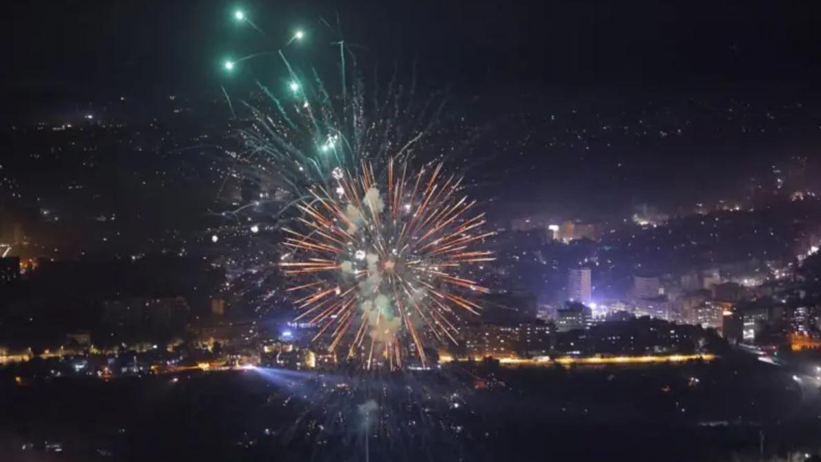 Ulazak planete u 2025: U Srbiji protesti, širom sveta vatromet, u Brazilu kupanje 15 Vatromet u Damasku