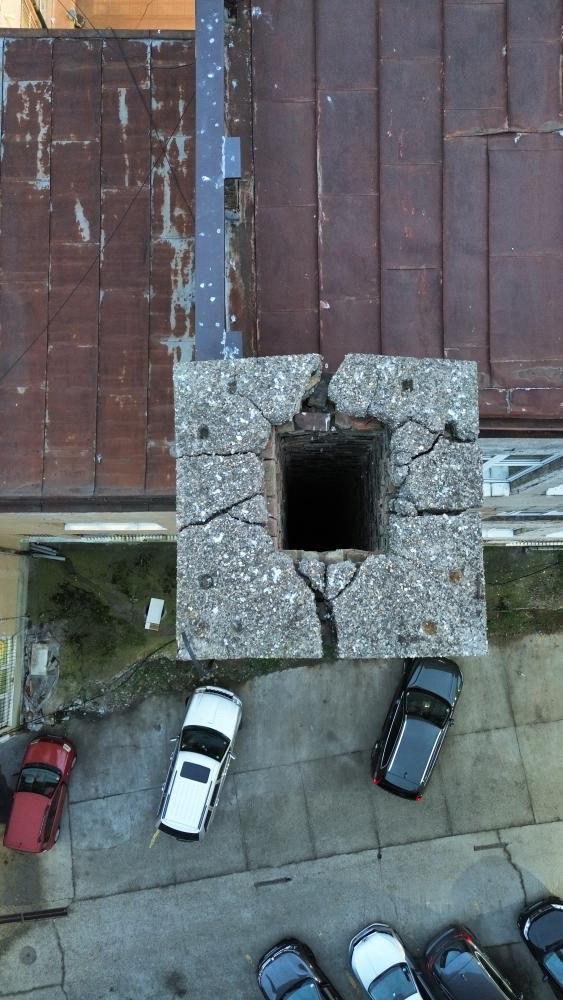 U OŠ "Sveti Sava" postoji opasnost da se sruši dimnjak: Roditelji traže hitno reagovanje građevinske inspekcije (FOTO) 2 U OŠ "Sveti Sava" postoji opasnost da se sruši dimnjak: Roditelji traže hitno reagovanje građevinske inspekcije (FOTO) 2