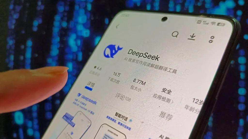 DeepSeek: Kineski AI četbot uzburkao tehnološko tržište 1 DeepSeek aplikacija na mobilnom telefonu