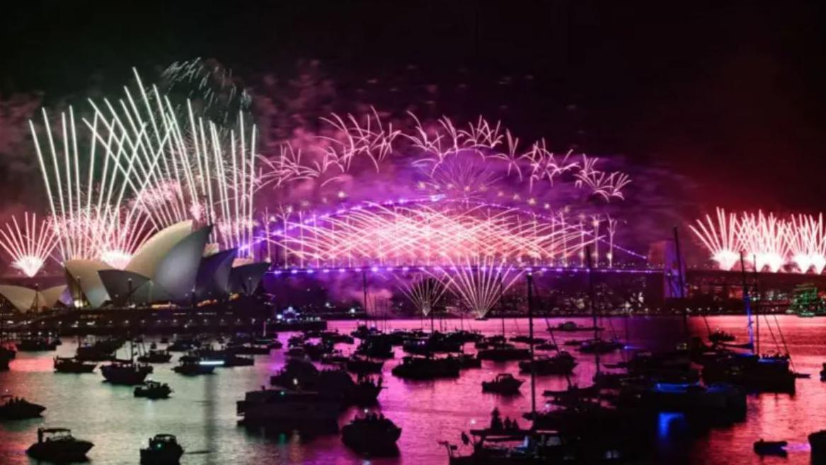 Ulazak planete u 2025: U Srbiji protesti, širom sveta vatromet, u Brazilu kupanje 11 Sidnejska opera