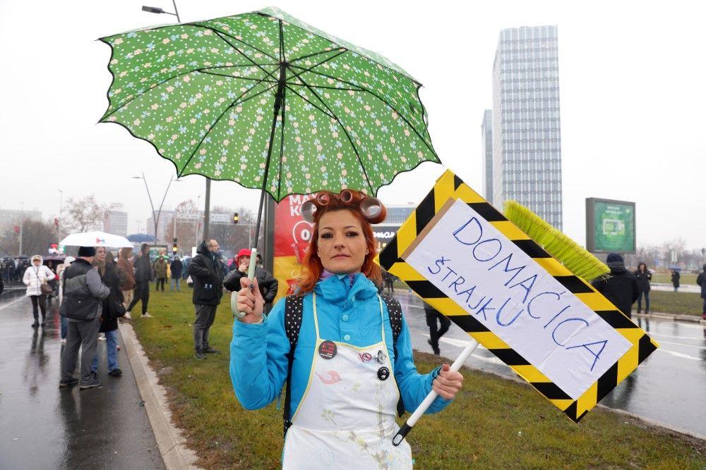 Protesti širom Srbije, obustava rada, u Jagodini Vučićev miting 19 protest u beogradu