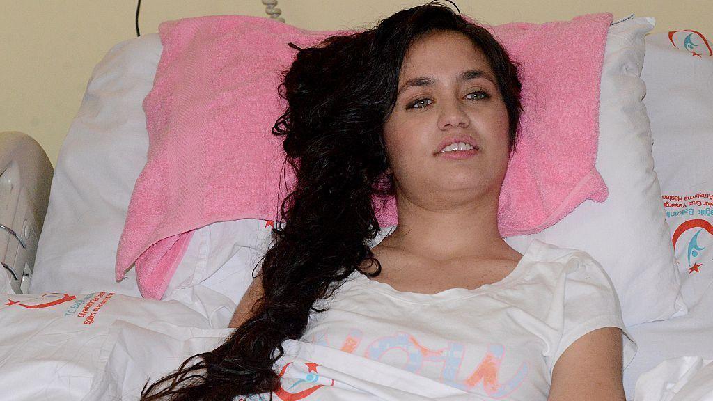 'Povratak iz mrtvih': Oporavak pevačice kojoj je ljubomorni bivši pucao u glavu 4 Mutlu je provela 58 dana u komi