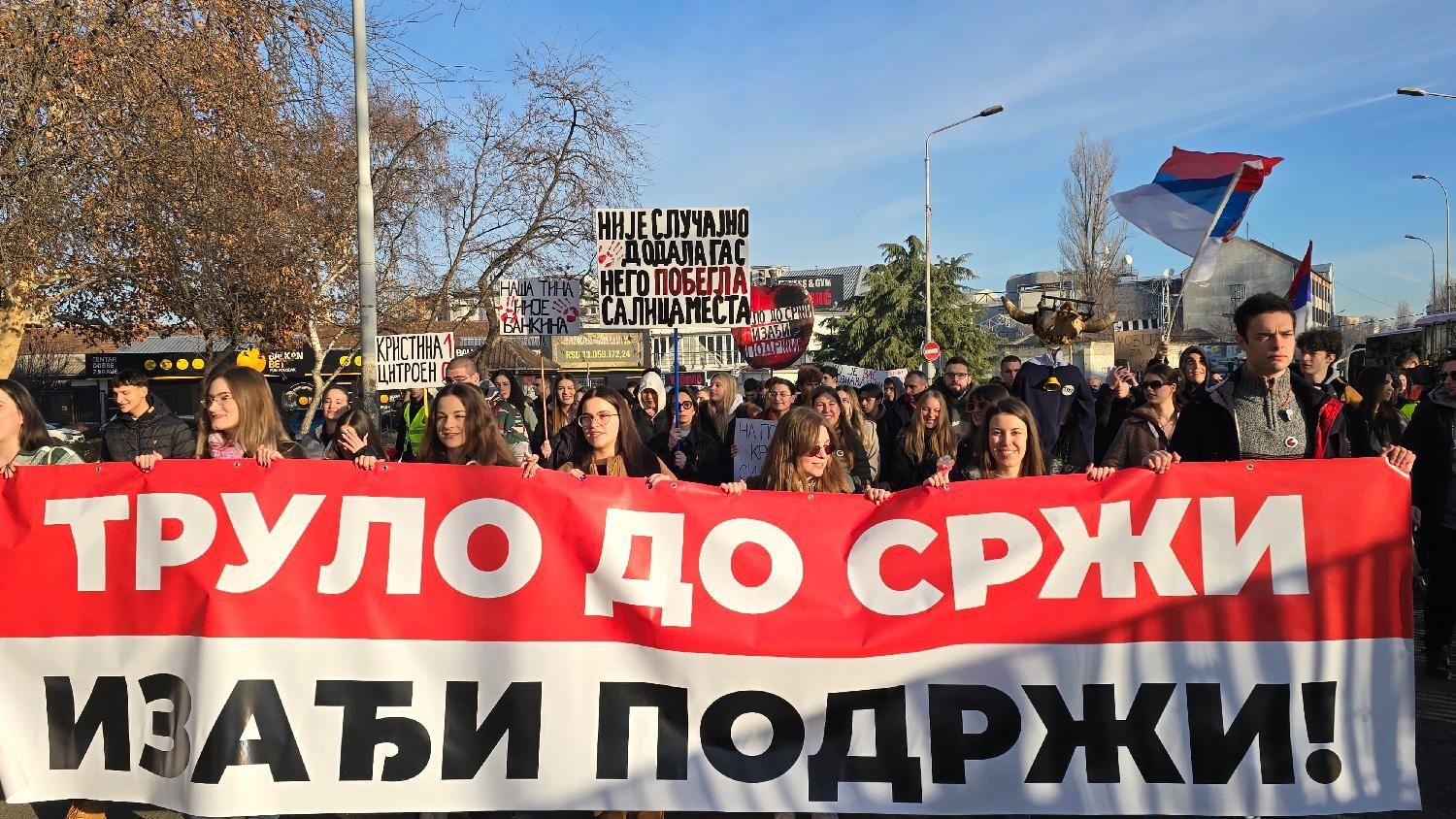 Studentska blokada Autokomande u Beogradu: Društvene igre i prase na ražnju 26 studenti Poljoprivrednog fakulteta