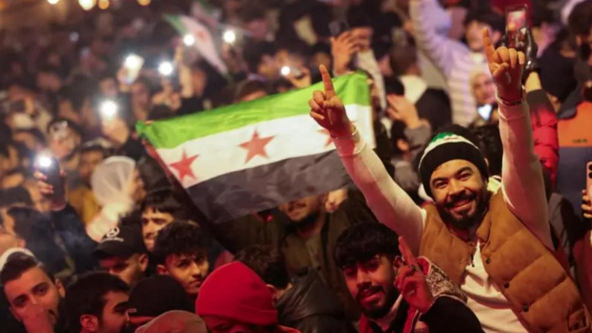 Ulazak planete u 2025: U Srbiji protesti, širom sveta vatromet, u Brazilu kupanje 16 Proslava u Damasku