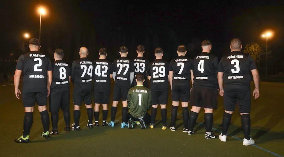 „Fudbalski klub Kurtanovići": Kako je balkanska familija postala hit nemačkog fudbala 4 Fotografija uoči meča protiv Rumpenhajma na koji je istrčalo 11 Kurtanovića