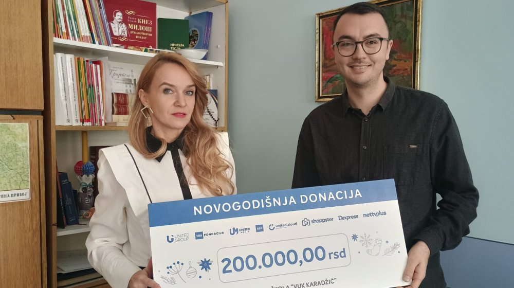 SBB fondacija uručila novogodišnju donaciju Osnovnoj školi „Vuk Karadžić” u Priboju 1