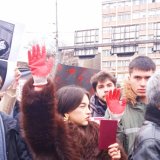 Britanski Gardijan: Kada su Srbi svrgnuli Miloševića napustili su autokratiju, ali je krhka demokratija opadala pod Vučićem 5