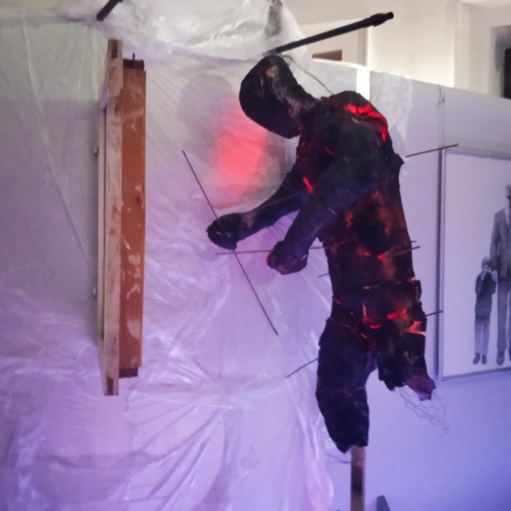 Izložba studenata "Nije otkazana, jer nije bila ni zakazana": Fakultet umetnosti u Nišu povodom "sporne" studentske izložbe zbog njene "političke konotacije" 2