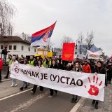 Viši sud u Čačku osudio petoricu muškaraca zbog nasilja prema demonstrantu 4