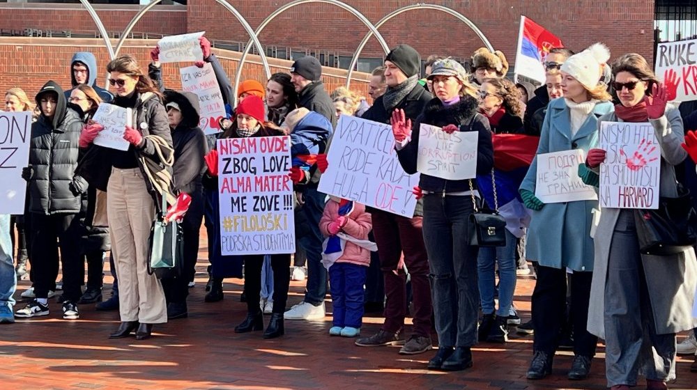Podrška srpskim studentima stigla iz Bostona: "Vratićemo se rode kada hulja ode" 1