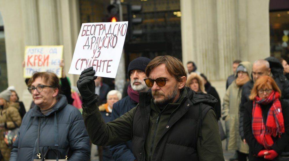 Udruženje dramskih umetnika Srbije poslalo saopštenje: "Pozivamo sve na današnji skup u 18.30 sati ispred zgrade RTS-a" 1