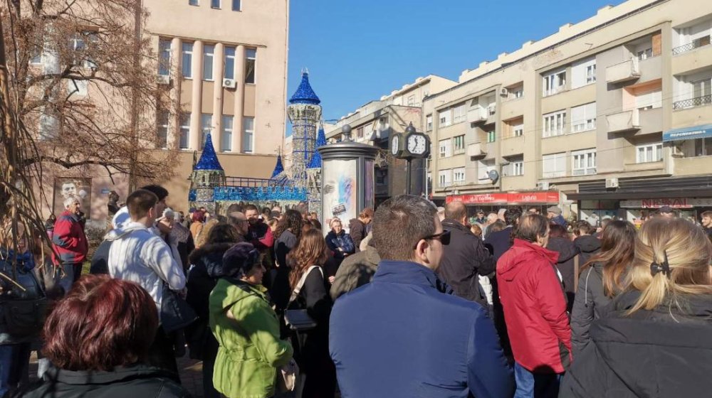 Protest u Kruševcu, blokirana raskrsnica u centru grada (VIDEO) 1